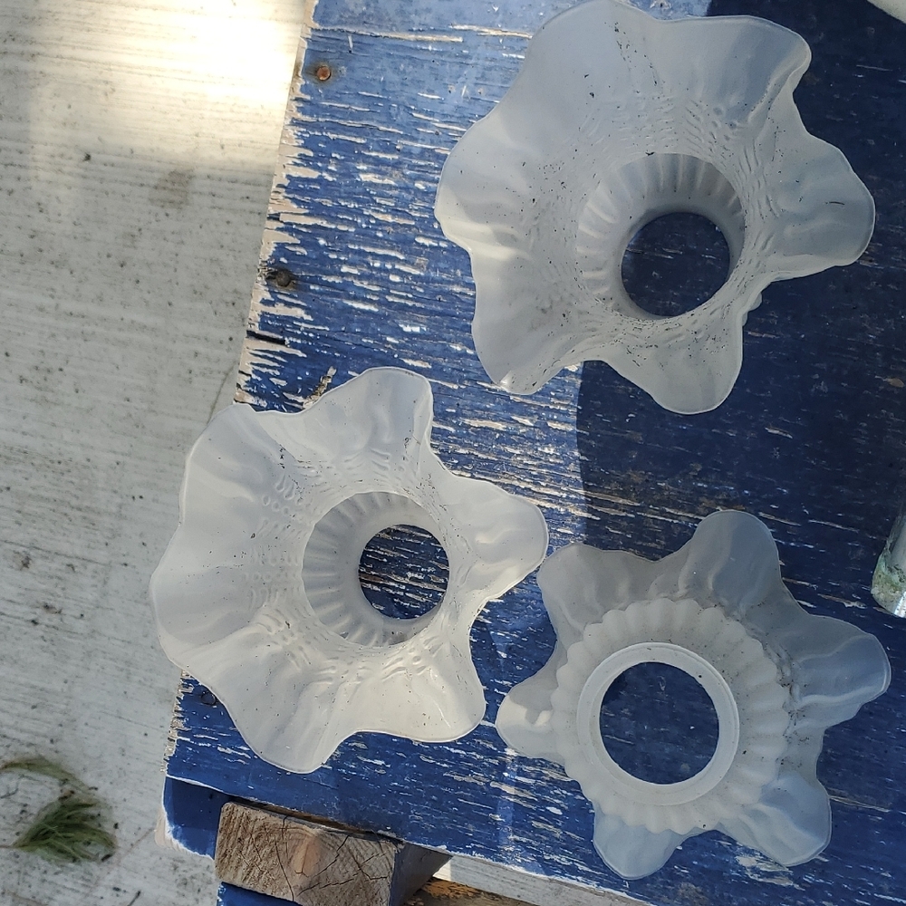 Frosted White Ruffled Glass Lamp Shade - Picture 3 of 4